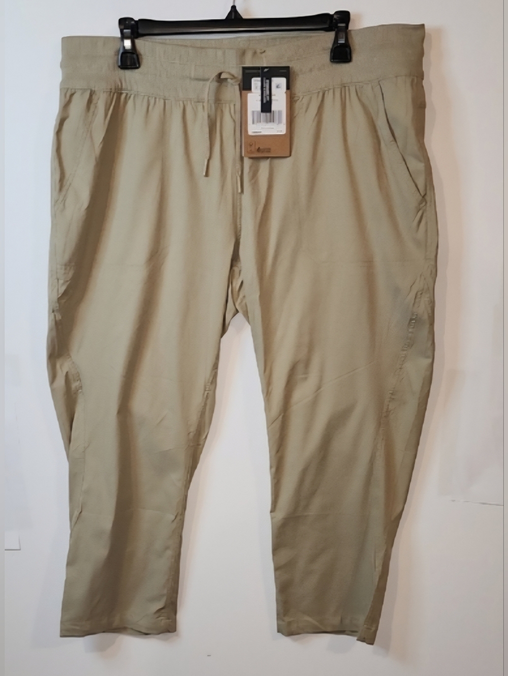 Northface Motion Cropped Pants NWT Size Xlarge